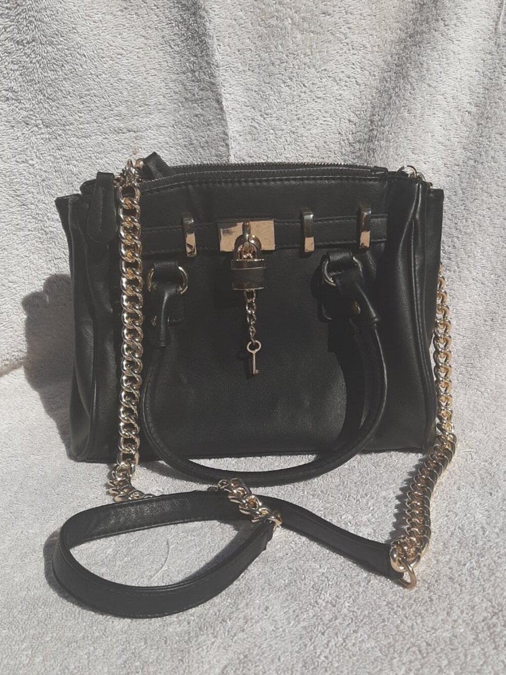 Aldo Black w/ Gold Lock Key Crossbody Bag Purse 9" x 8" x 3.5"